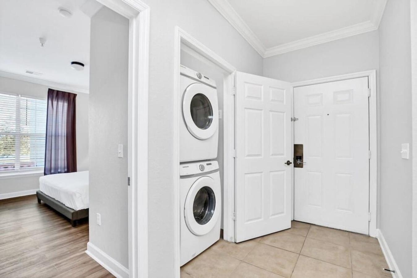 Apartment Experience For Up To 6 *
